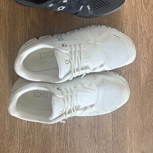 On Cloud 6 Size 7 - White